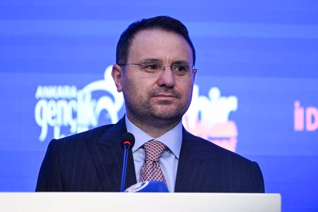 Bakan Gürlek'ten gençlere yönelik suç örgütlerine net mesaj