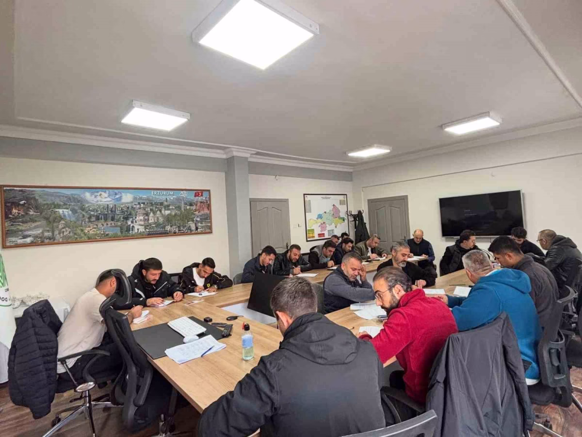 Erzurum'da avcı adayları sertifikalarını aldı