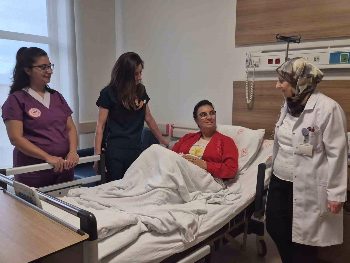 Eskişehir'de İlk Kesisiz Rahim Ameliyatı Başarıyla Yapıldı