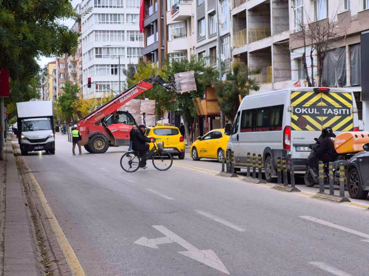 Eskişehir'de İnşaat Çalışması Trafiği Kilitledi