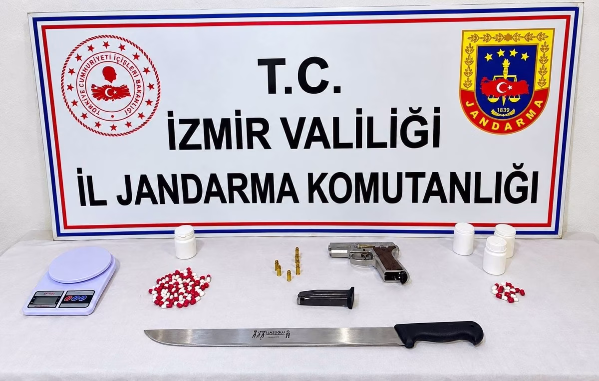 İzmir'de uyuşturucu operasyonu: Haplar ele geçirildi
