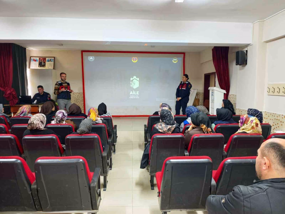 Jandarmadan velilere dijital bağımlılık eğitimi