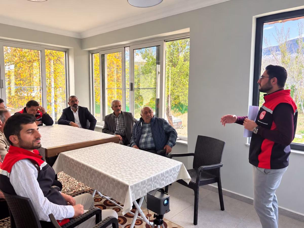 Kemah'ta üreticilere tarımsal destekleme eğitimi verildi