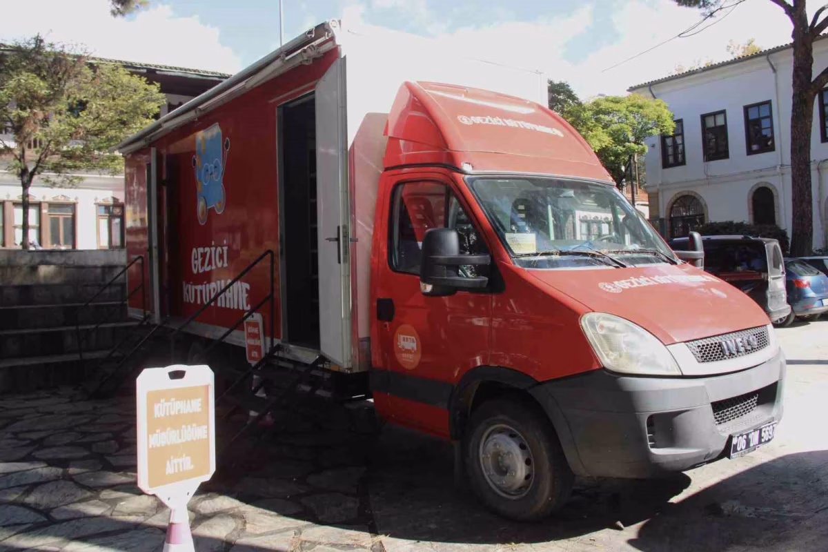Muğla Kütüphane Hizmeti Gezici Araçta Sürüyor