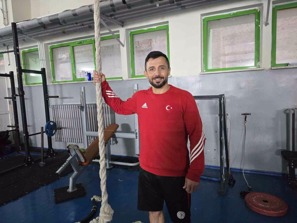 Öğrencileriyle Hazırlandığı Şampiyonada Dünya Üçüncüsü Oldu