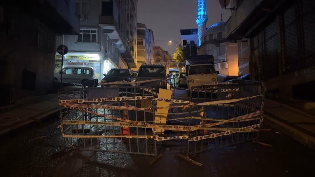 Sağanak Sonrası Yolda Çökme Meydana Geldi