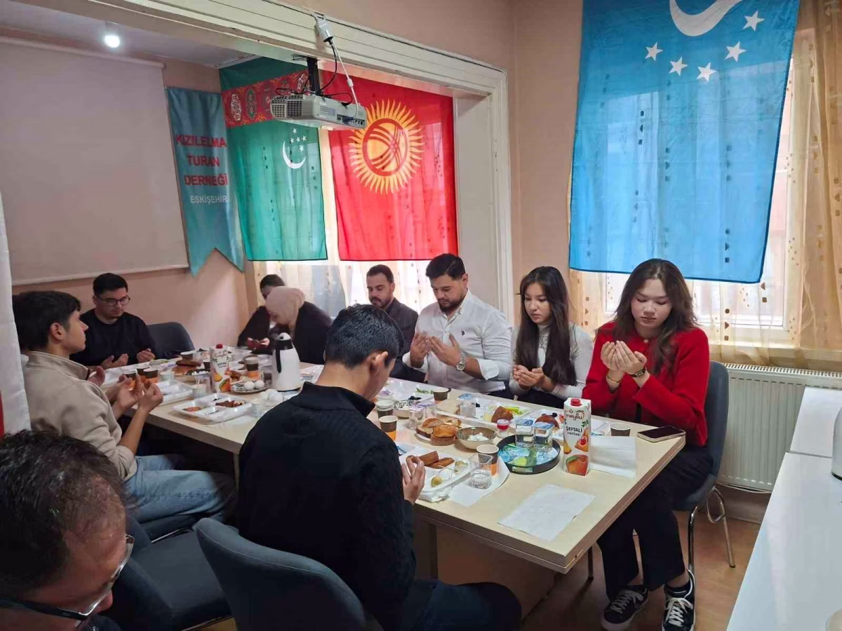 Türk Dünyası Öğrencileri Kahvaltıda Buluştu