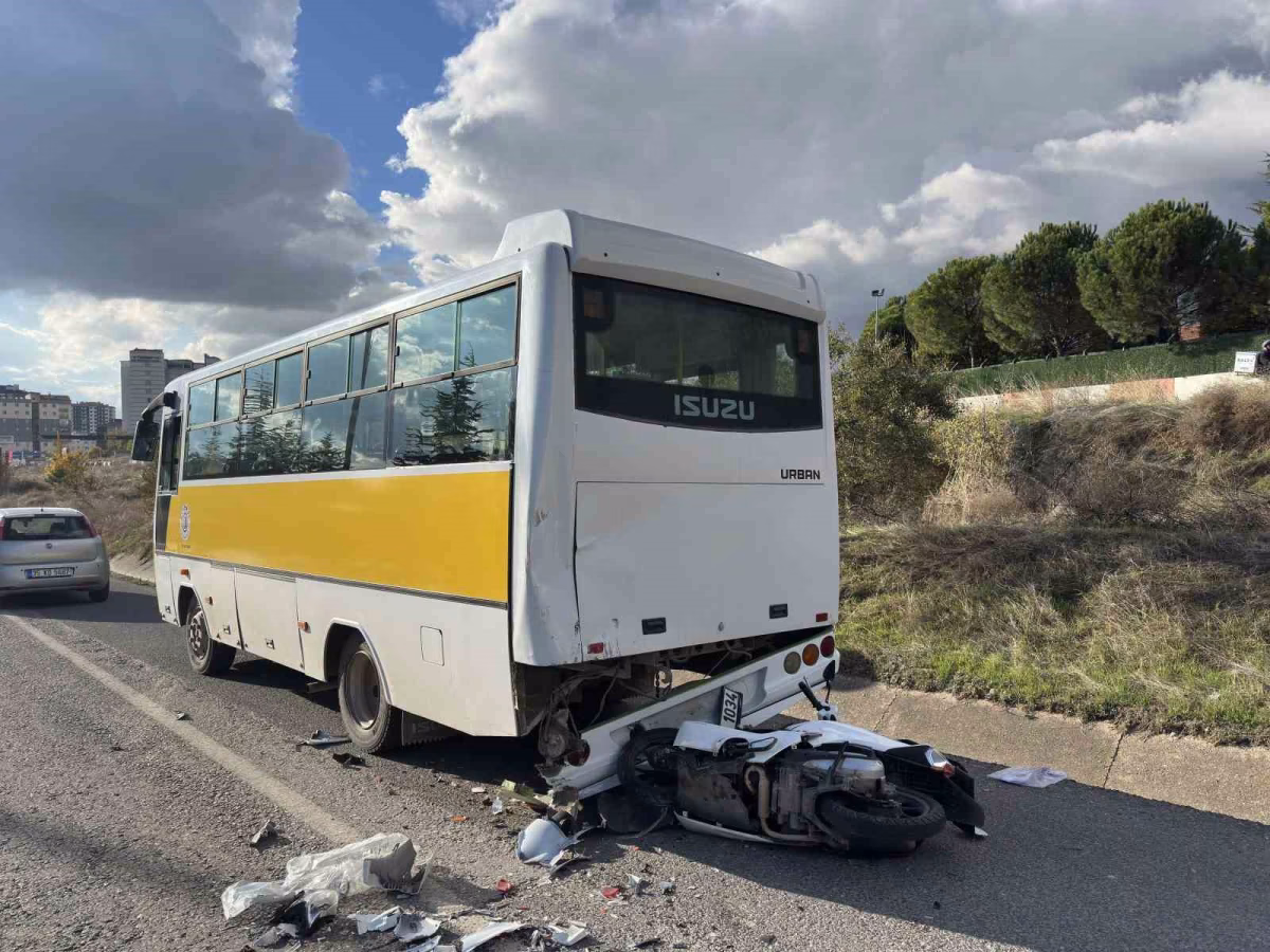 Uşak'ta Motosiklet Otobüse Çarptı