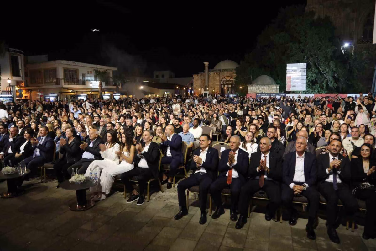 Üstel: Muhalefet konuşur biz yaparız