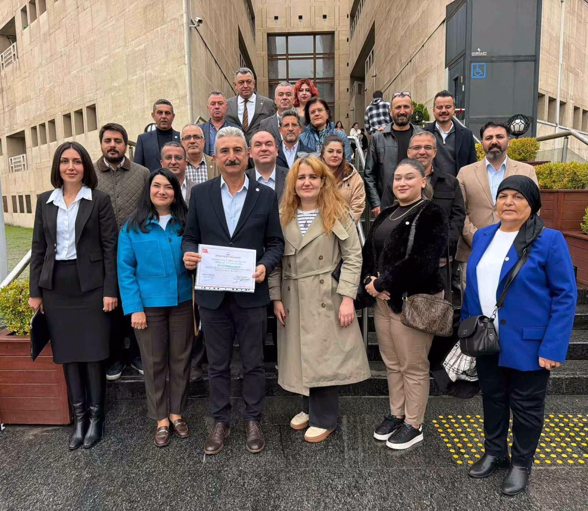 Yeni Parti Bursa İl Başkanı Mazbatasını Aldı