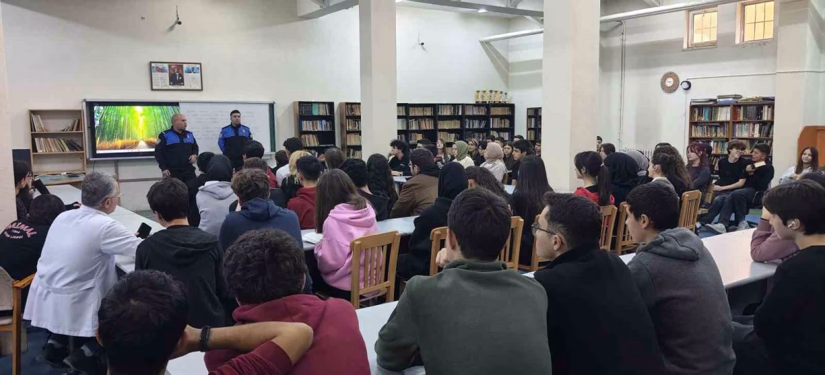 Afyon Lisesi öğrencilerine kapsamlı trafik eğitimi
