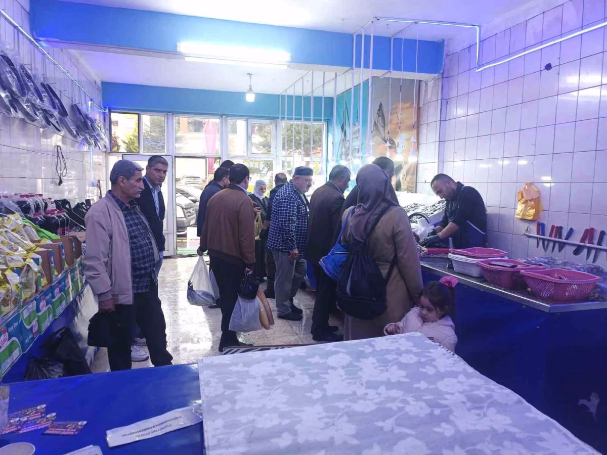 Ahlat'ta Soğuk Havayla Balık Talebi Arttı