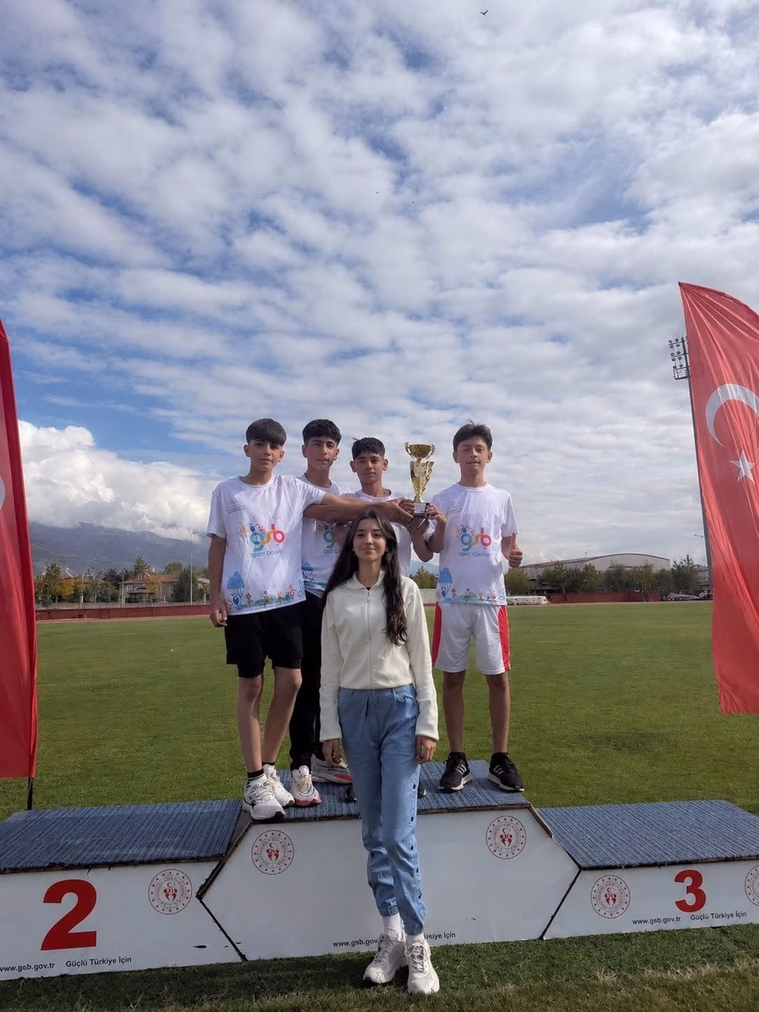 Aşkale'li atletlerden Erzincan'da büyük başarı