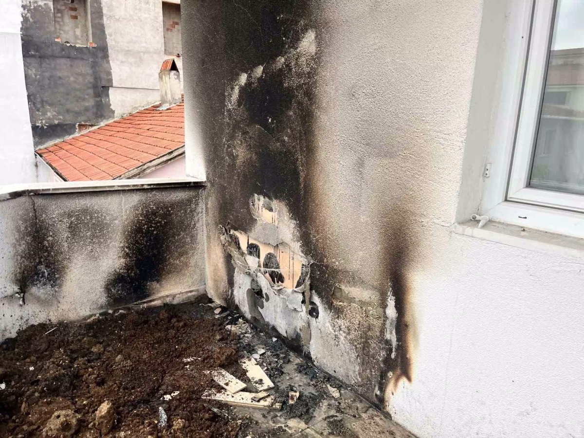 Balkonda Unutulan Dütüklü Tencere Yangın Çıkardı