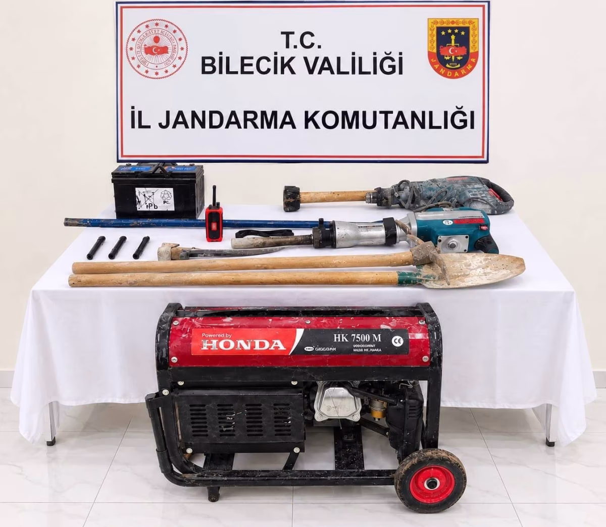 Bilecik'te Suçüstü Define Operasyonu Düzenlendi