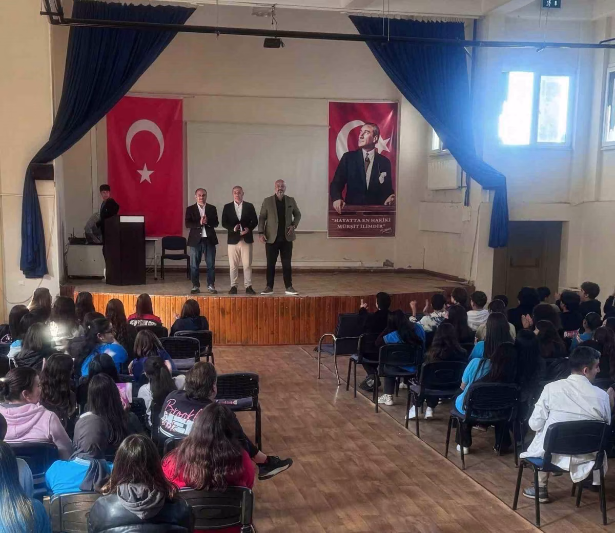 Bodrum'da Öğrenciler Yazarla Buluştu