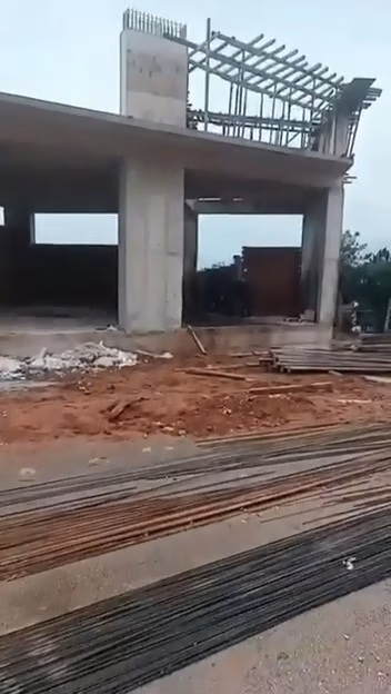 Bursa'da İnşaatın İkinci Katından Düşen İşçi Yaralandı