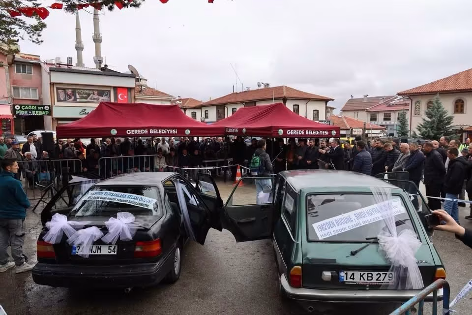 Cami İnşası İçin Otomobillerini Bağışladılar
