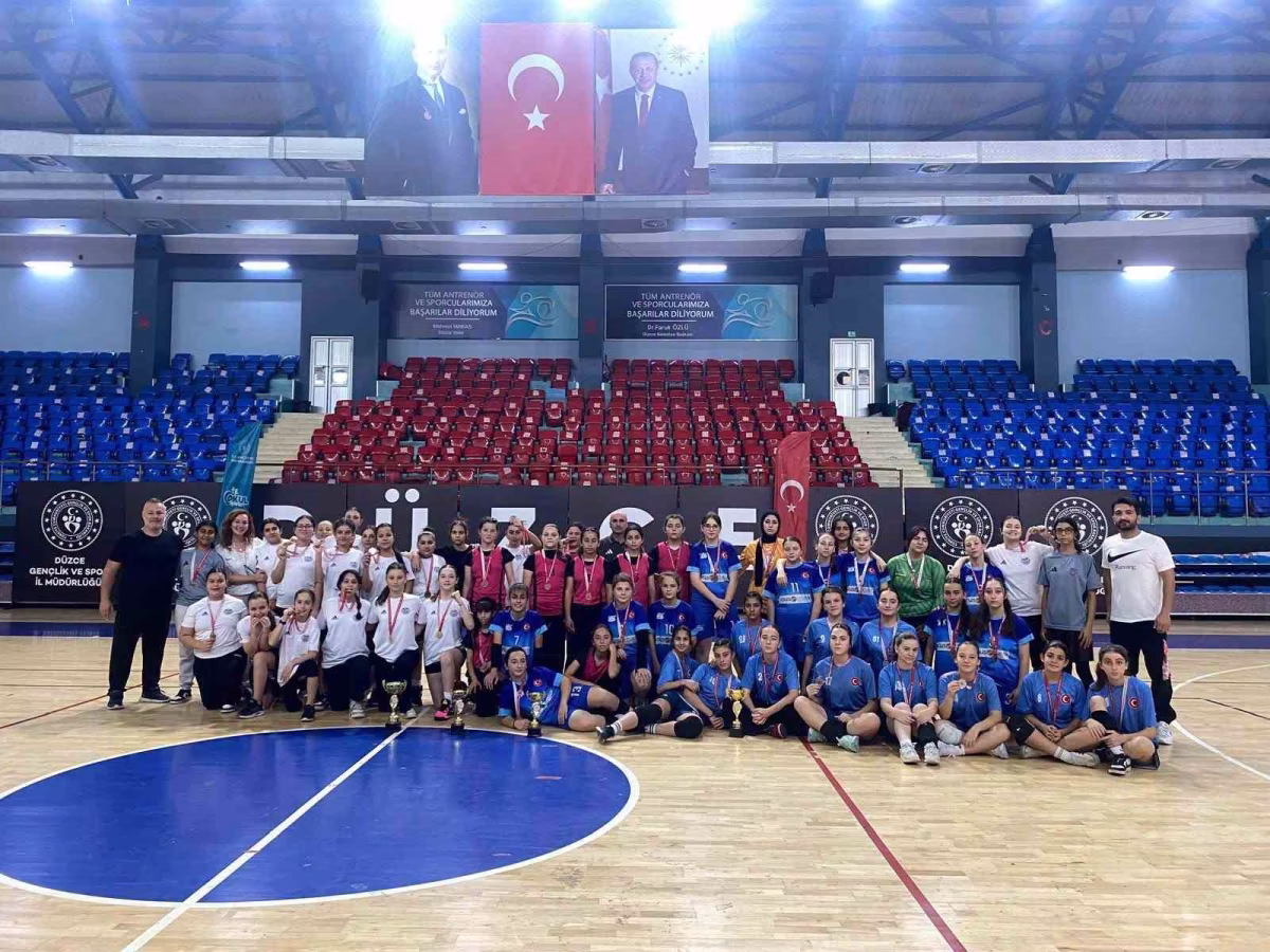 Düzce'de hentbol şampiyonları belli oldu