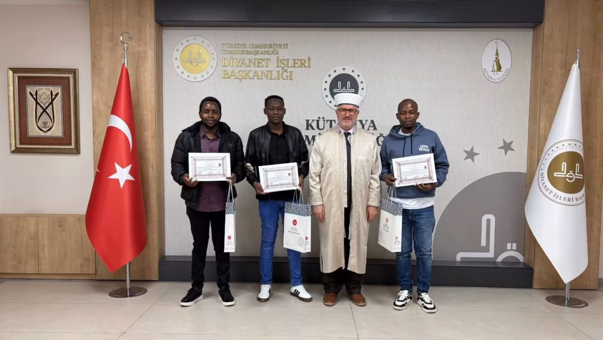 Üç Kenyalı Vatandaş Kütahya'da Müslüman Oldu