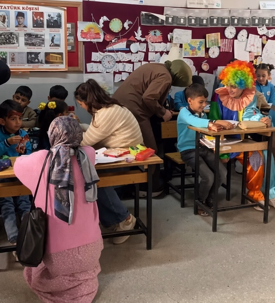 Üniversitelilerden Köy Okulunda Sürpriz Etkinlik